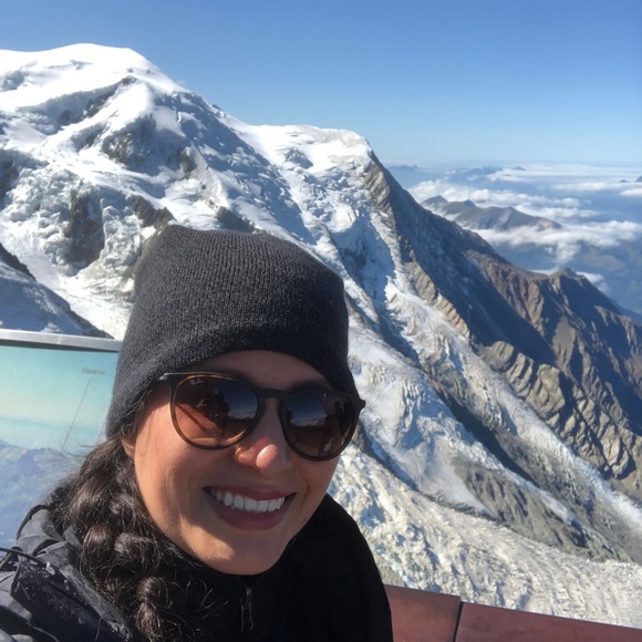 Meet your Posher, Genevie - Picture 2 of 4